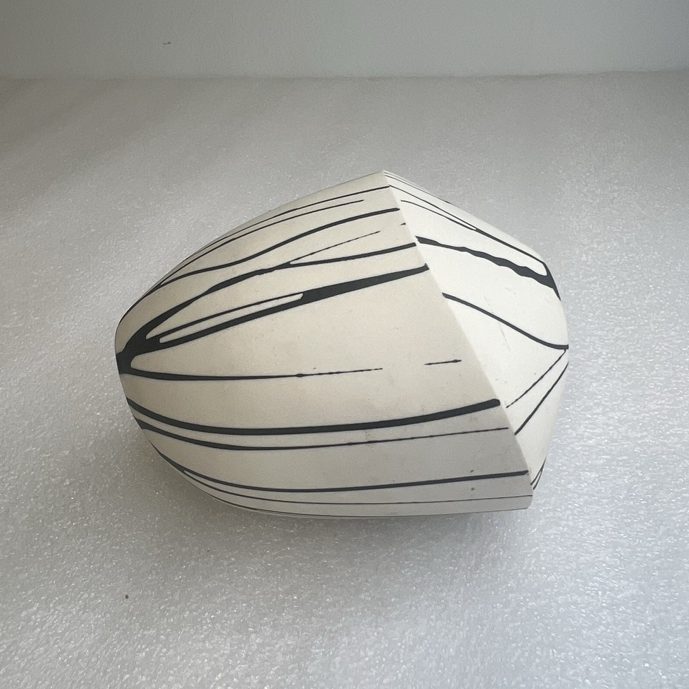 Paint Splatter Bud Vase By Bean‎ And Bailey Ceramics Anthropologie - Picture 6 of 12